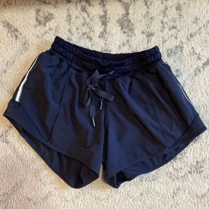 LULULEMON Tracker Short Navy Blue Mesh detail